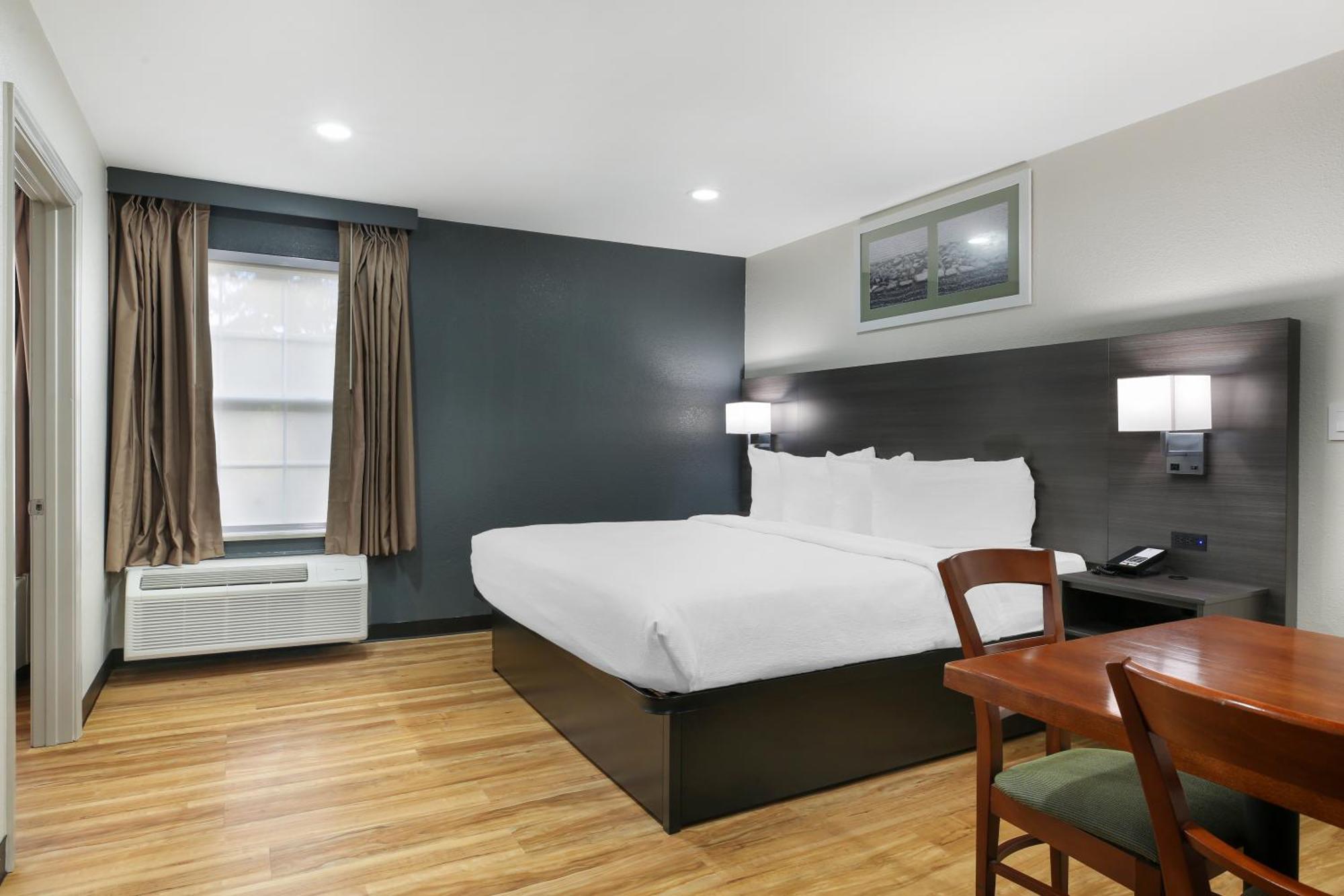 Western Hotel Mystic