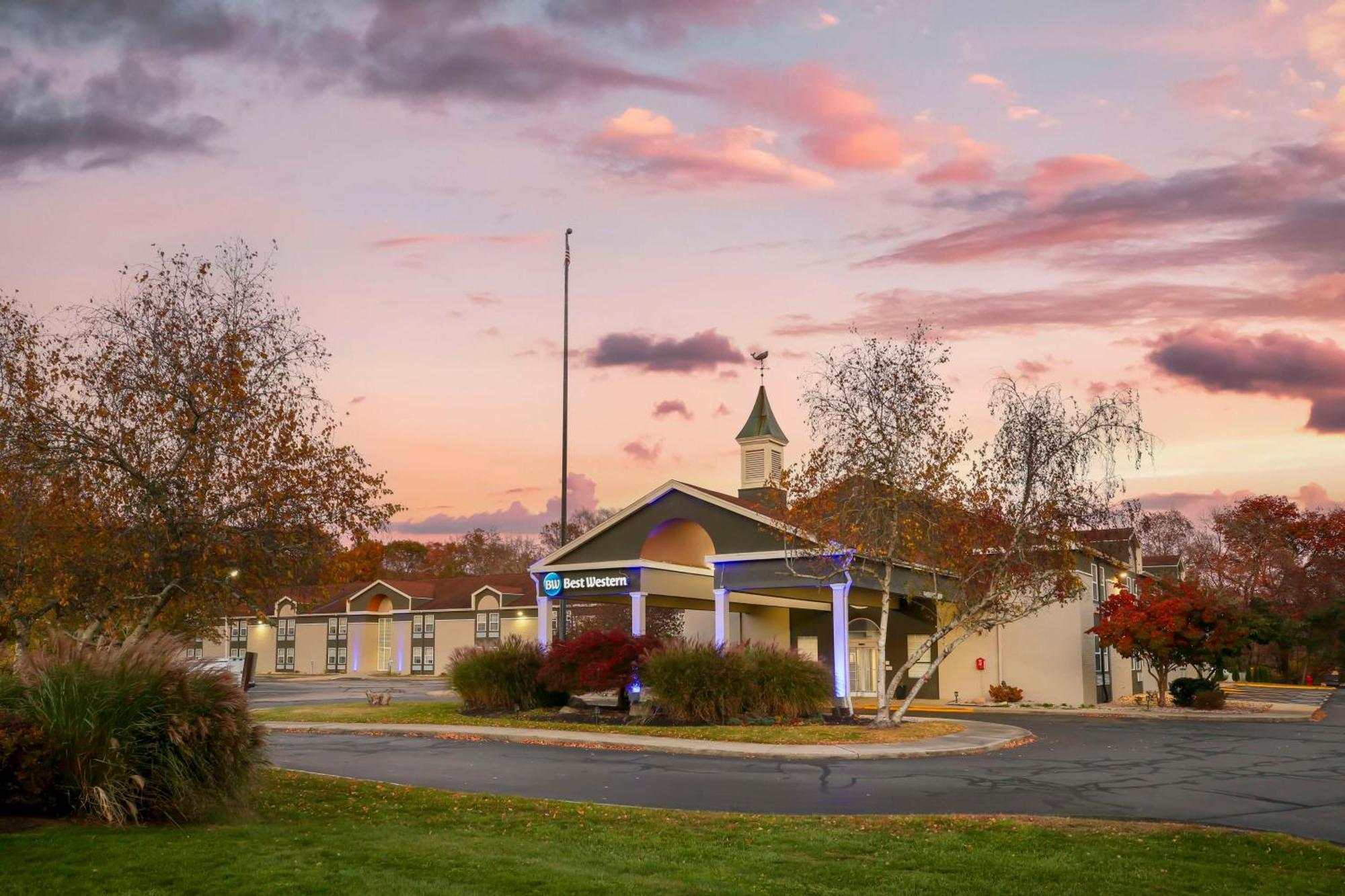 Western Hotel Mystic